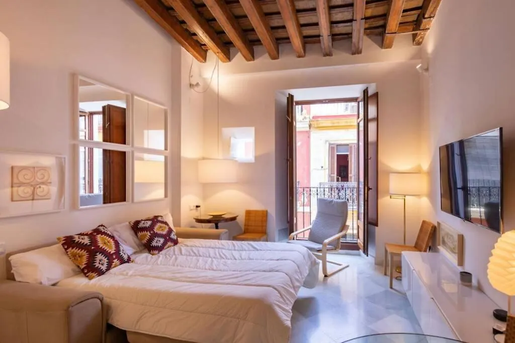 Hernando Colon Deluxe Suite by Valcambre Sevilla