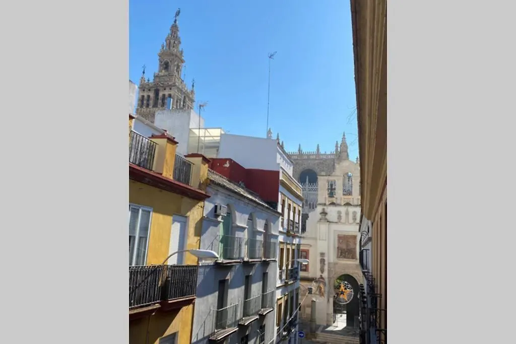 Hernando Colon Deluxe Suite by Valcambre Sevilla